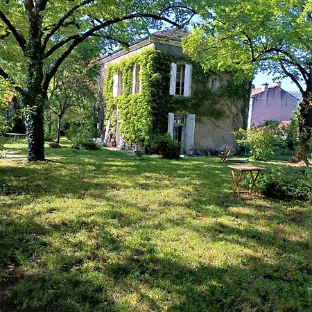 Elegant House & Surrounding,park, Walk To Town Centre