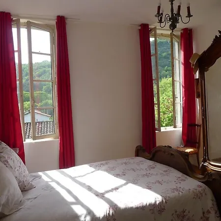 Villa Elegant House & Surrounding,park, Walk To Town Centre *
